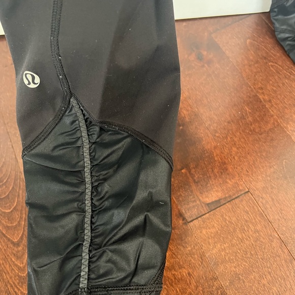 Gorgeous RARE lululemon pants - Picture 2 of 3